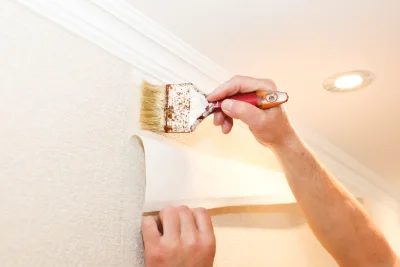 Pose de papier peint au Chalange — revêtements muraux et toiles de verre